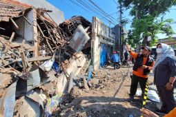 Pemkot gerak cepat bantu evakuasi rumah ambruk di Kapasari