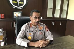 Polda Maluku  rutin periksa truk antisipasi masuknya bahan B3 di Namela