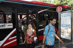 Tekan polusi dengan transportasi  publik