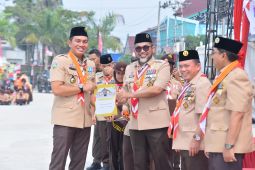 Bupati Batanghari terima lencana melati atas keaktifan dalam pramuka