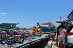 Kapal bandong, angkutan logistik yang masih diandalkan di Kalbar