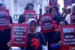 Lagu "Munir" dinyanyikan aktivis di depan Kantor Komnas HAM