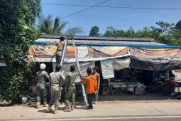 Kasatpol-PP Balangan imbau konsumen rokok tidak memasang spanduk di toko