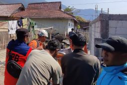BPBD Garut evakuasi sukarelawan korban kebakaran hutan di Gunung Guntur