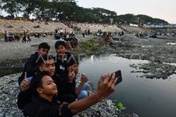 Suasana di kawasan Sungai Madiun