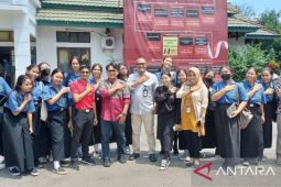 KPU Singkawang memberikan pendidikan kepemiluan kepada siswa SMA