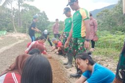 TNI ajari cara berkebun kepada pelajar di perbatasan Indoensia-Malayasia