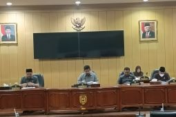 Foto - DPRD Banjarbaru gelar rapat paripurna malam hari