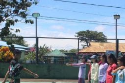 Kodim 1206/Putussibau latih  pramuka tentang sikap disiplin bela negara