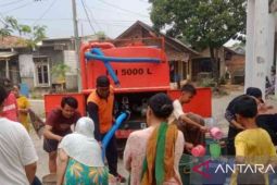 Pemkab Bekasi penuhi air bersih warga terdampak kekeringan