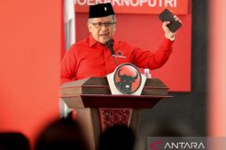Hasto ajak kader PDIP Banten berani berimajinasi dan baca buku
