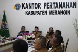Bupati Merangin pimpin sidang panitia pertimbangan "land reform"