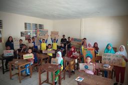 Komunitas MCC beri edukasi lingkungan tingkatkan kepedulian pesisir bagi siswa SMP