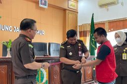 Kejari Tanjab Timur berikan restorative justice terhadap perkara KDRT