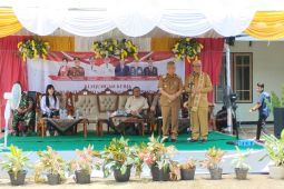 Bupati Tabalong serahkan bantuan cadangan pangan