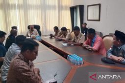Sejumlah Masyarakat dan Beragam Elemen Temui Wako Molen Di Ruang Kerjanya, Berbincang Pendapat Serta Masukan