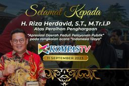 Bupati Bangka Selatan terima penghargaan dari Kompas TV