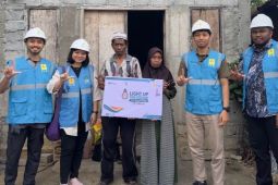 PLN UP3 Masohi beri sambungan listrik gratis warga tidak mampu