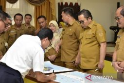 Gubernur Gorontalo tanda tangan dokumen revisi Raperda RTRW