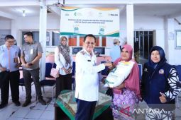 Warga tak mampu di Banda Aceh dapat bantuan cadangan beras