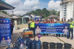 Sambut HUT Lalu Lintas Ke-68, Direktorat Lalu Lintas Polda Babel Salurkan Air Bersih Ke Masyarakat