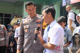 Polresta Bogor laksanakan peduli budaya literasi dengan bagikan 1.200 buku