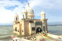 Mesjid terapung Palu berdiri kokoh meski di hantam sunami 2018