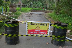 Dinas PUPR  Gianyar survei jalan jebol di Kedisan