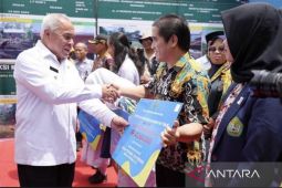 Pemprov Kaltim salurkan beasiswa 6.784  mahasiswa dan pelajar Kubar