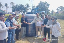 Gabungan OPD Bekasi salurkan bantuan warga terdampak kekeringan
