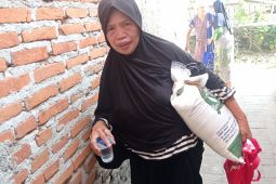 Pos Indonesia distribusikan bantuan pangan warga miskin di Lebak