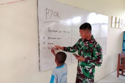 Prajurit TNI bantu kembangkan pendidikan di Kampung Kisor