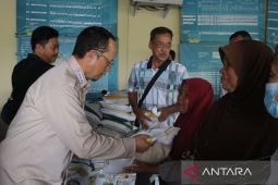 Pemkab Bangka Tengah salurkan bantuan bahan pangan kepada 6.436 keluarga