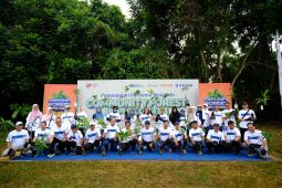 Pupuk Kaltim - PI Group tanam ratusan bibit pohon