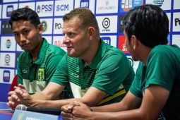 Liga 1: Pelatih Persebaya nyatakan tak gentar hadapi pemuncak klasemen