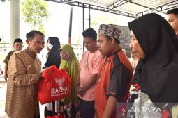 Pemkab Gorontalo serahkan paket bantuan Baznas