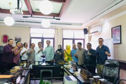 Arif Fathoni resmi jabat Ketua Komisi A DPRD Surabaya