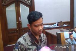 Proses pemadaman TPA Putri Cempo dituntaskan dengan water bombing
