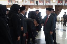 Jelang akhir jabatan, Bupati HSS lantik 162 pejabat