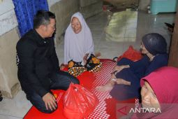 Tiga keluarga korban kebakaran terima bantuan dari Pemkab Bangka Selatan
