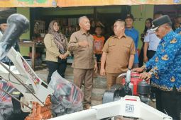 Pemkab Kukar salurkan 27 traktor tangan wujudkan  swasembada pangan