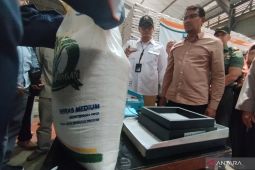 Bulog Ciamis distribusikan beras untuk masyarakat miskin