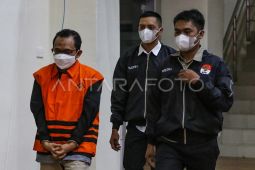 Tersangka kasus korupsi anggaran bansos beras