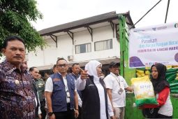 Gubernur Khofifah harapkan pasar  murah dapat stabilkan harga pangan