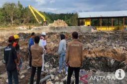 Kotabaru PUPR checks progress of IPLT Sebelimbingan