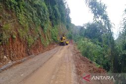 Ruas jalan Pagur - Panyabungan kembali dihotmix