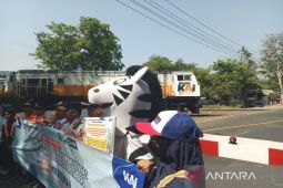 Daop 3 Cirebon gencarkan sosialisasi keselamatan di perlintasan sebidang