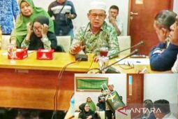 Dirugikan biro perjalanan haji 78 calon jemaah umroh bawa koper ke DPRD Sumut