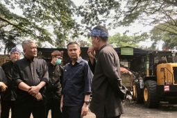 Bambang Triyuliono dampingi Pj Gubernur Jabar tinjau beberapa TPS di Bandung