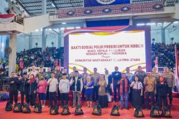 Wali Kota Medan dampingi  Wakapolri serahkan 5.000 paket bahan pokok